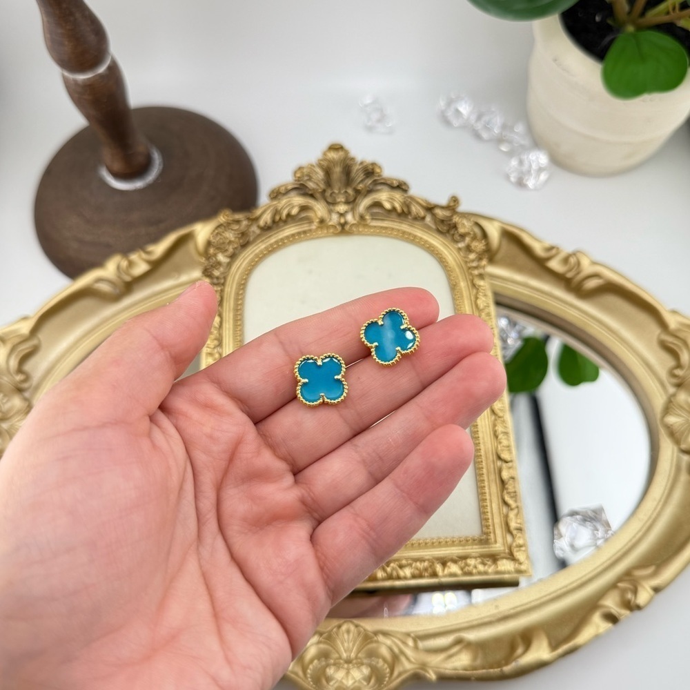 Lucky Clover Alhambra Stud Earrings – Turquoise Blue with Logo | Sterling Silver - Picture 5 of 8